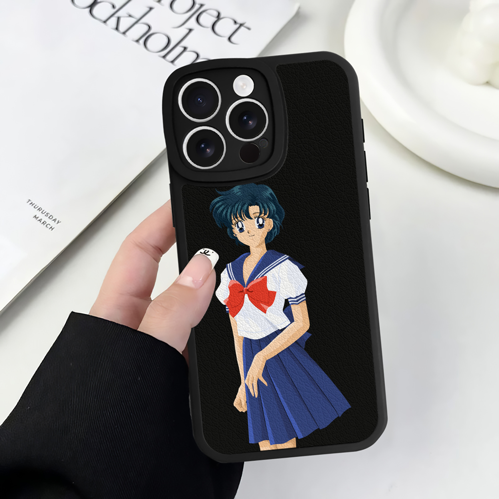 （画像用） 美少女戦士セーラームーン 水野 亜美 みずの あみ Sailor Moon Mizuno Ami 【iPhone 16シリーズ対応】シリコンスマホケース（レザー調） 材質：シリコン
